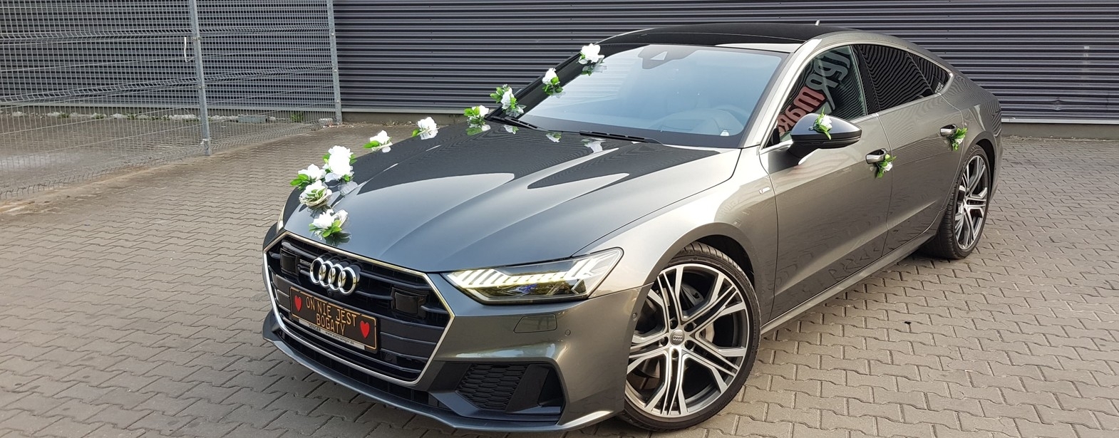 Dysponujemy samochodami, które idealnie pasują do każdej imprezy