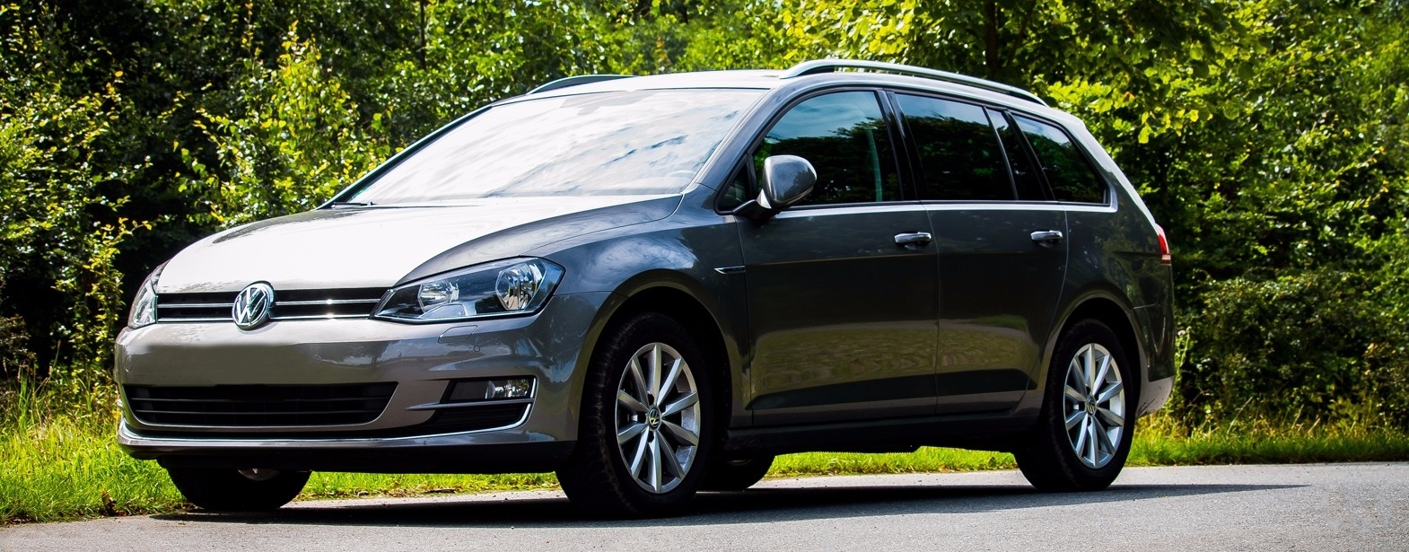 W naszej wypożyczalni znajdą Państwo samochody osobowe, dostawcze, przyczepy oraz usługę pomocy drogowejCzytaj więcej